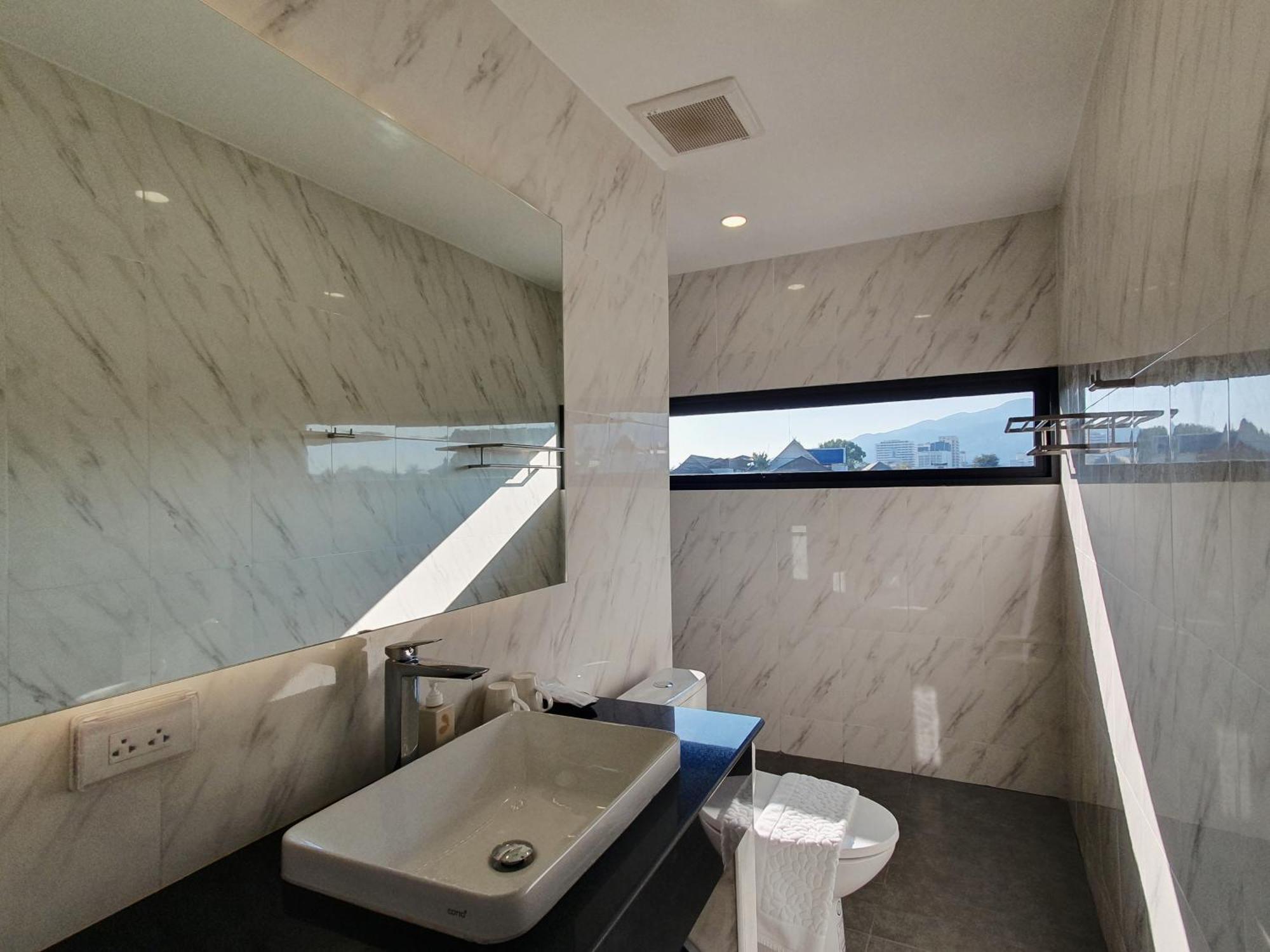 The Sila Suites - Intrawarorot Chiang Mai Exterior photo