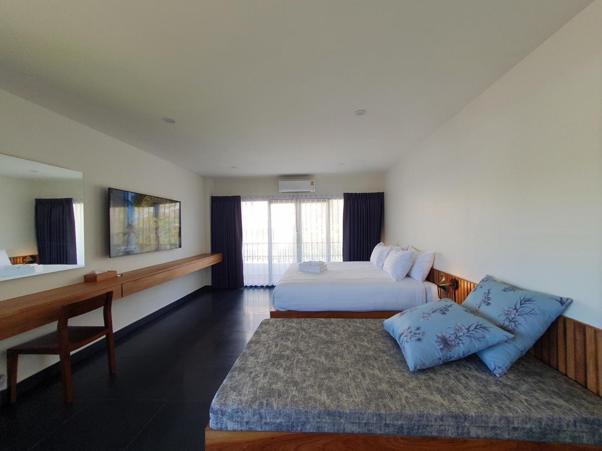 The Sila Suites - Intrawarorot Chiang Mai Exterior photo