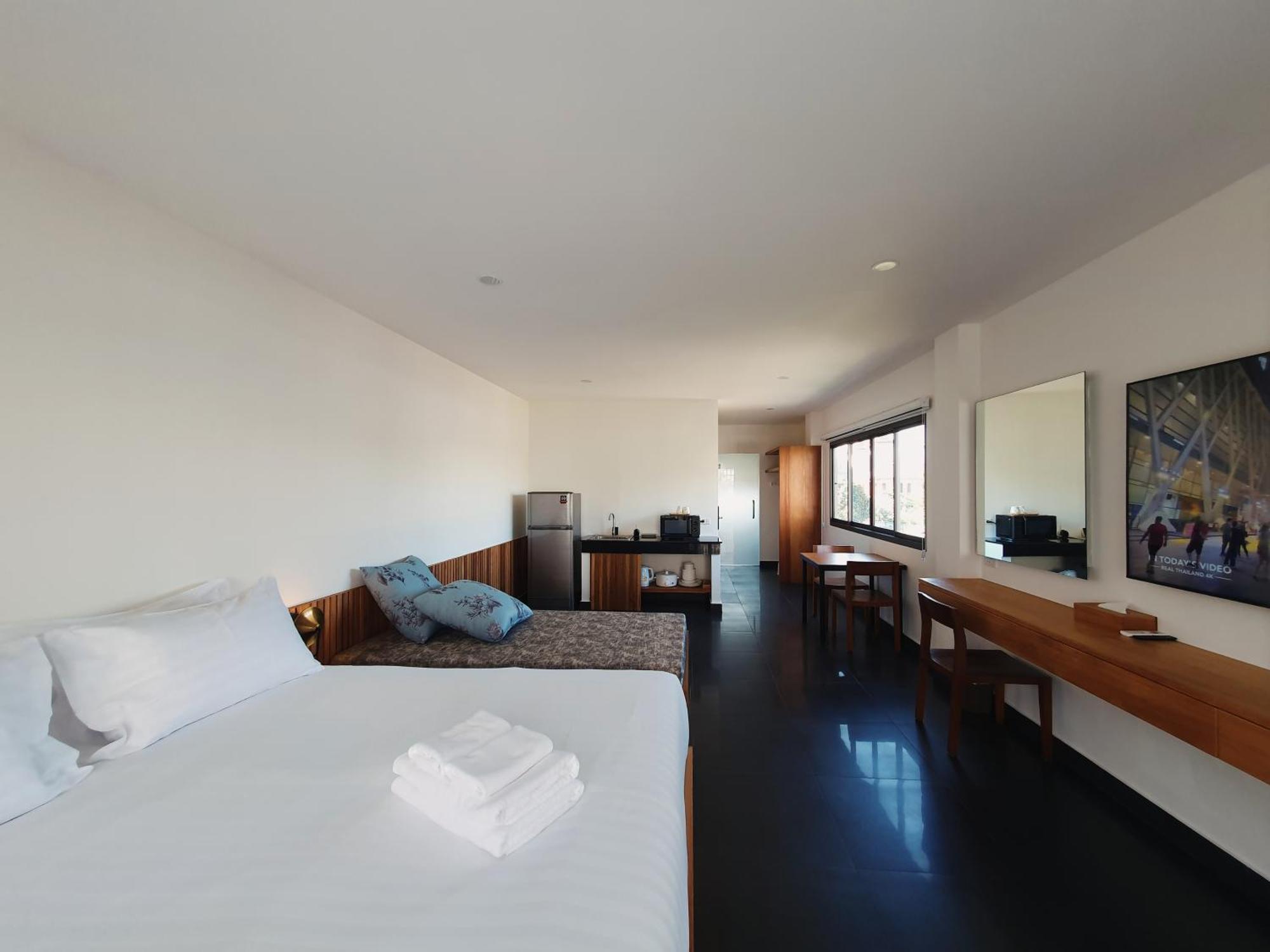 The Sila Suites - Intrawarorot Chiang Mai Exterior photo