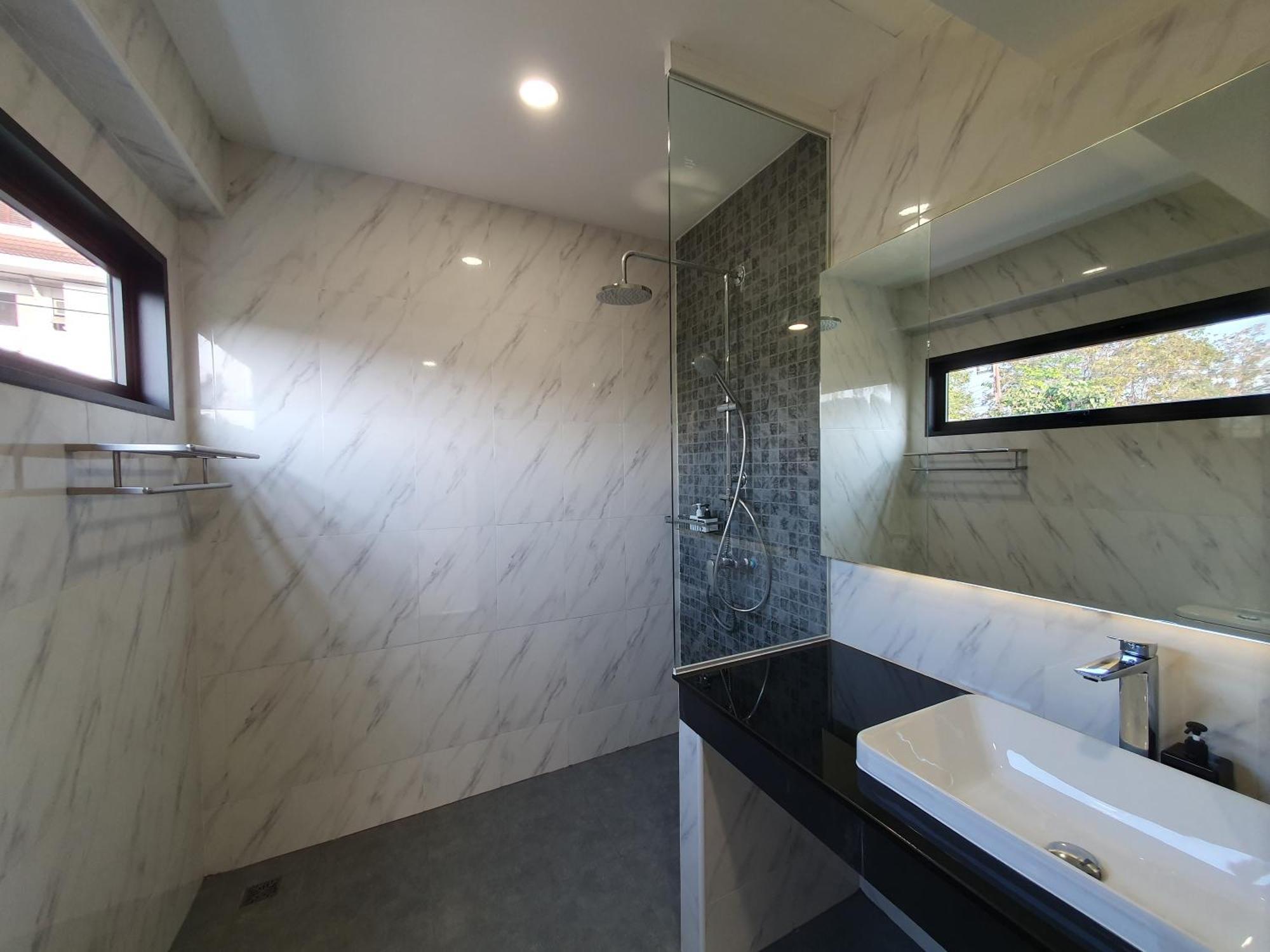 The Sila Suites - Intrawarorot Chiang Mai Exterior photo